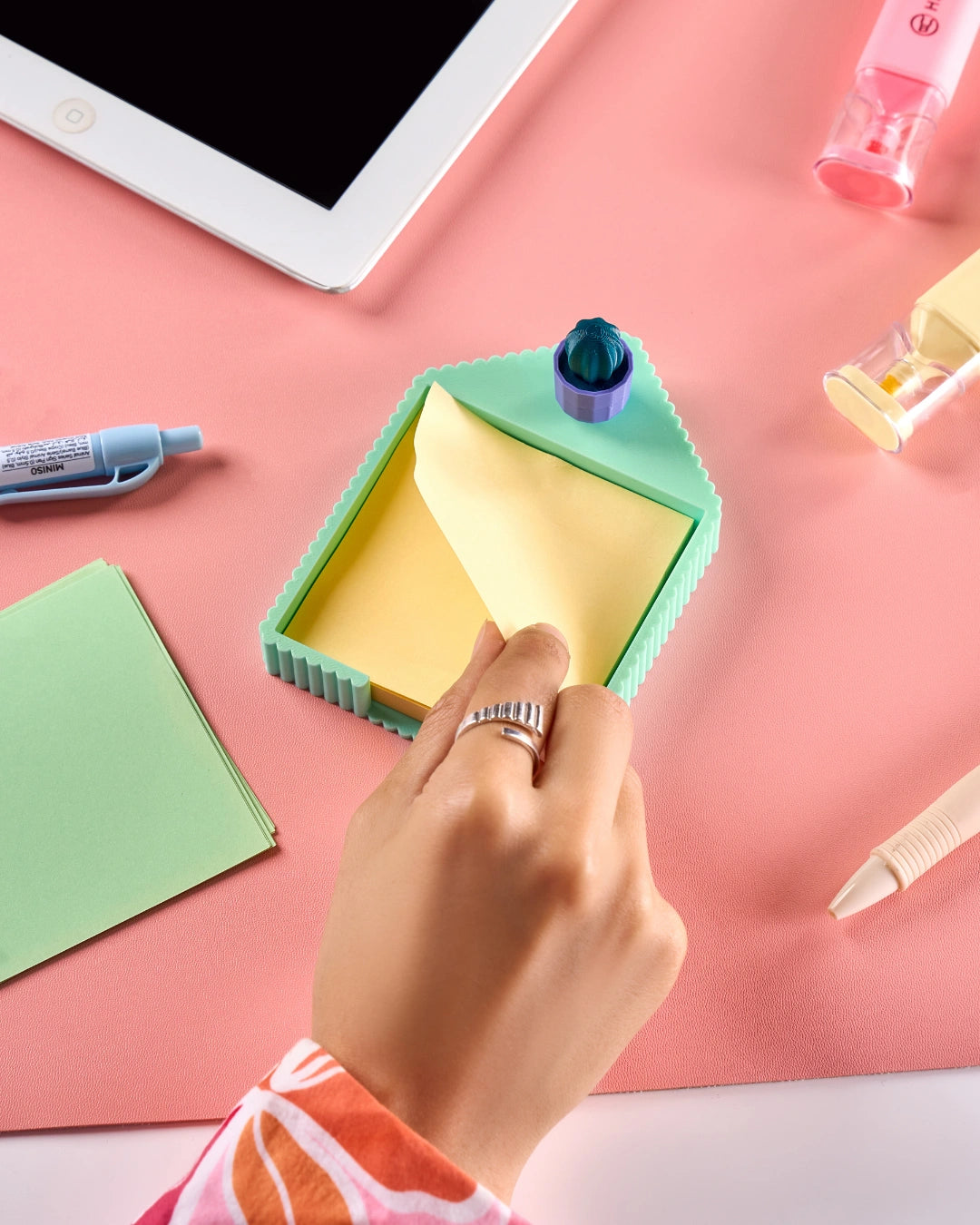 2D Sticky Note Holder